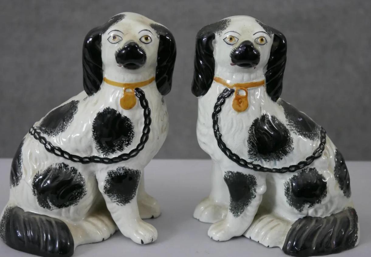 Pottery spaniels